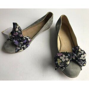 Hego's Gray Suede Ballet Flats W/ Multicolor Floral Bows, Size 8 (US) 38 (IT)